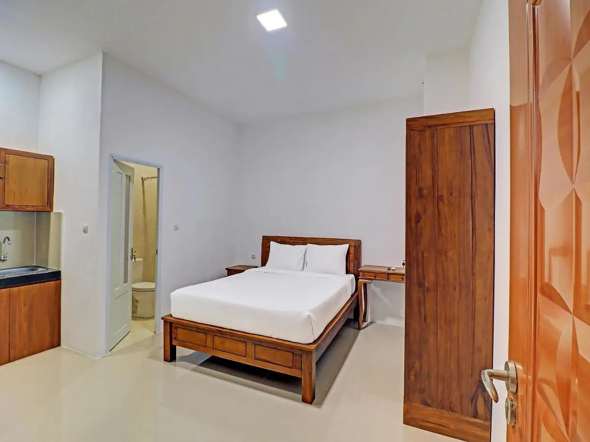 ***  Capital O 92039 Runways House Hotel Tuban  Indonesia
